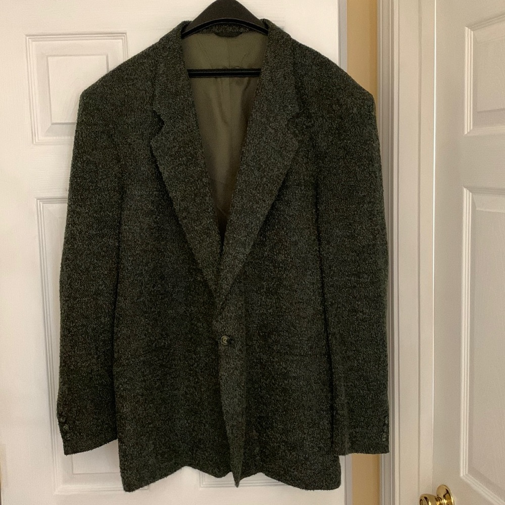 Green wool-like men’s jacket.